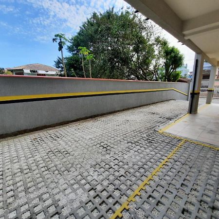 Apartamento 3 Quartos 8 Pessoas A 50 Mts Da Praia De Bombas, A 100M Da Passarela Do Ribeiro Bombinhas Extérieur photo